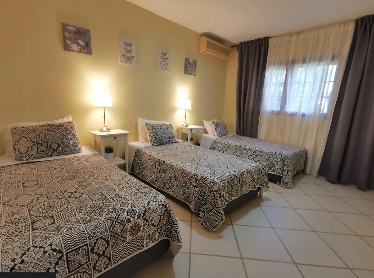 Отель Tropicana Suites Deluxe Beach Club And Pool - Playa Los Corales Пунта-Кана